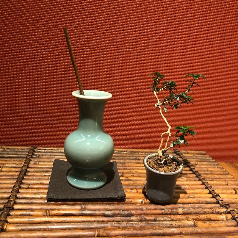 [Incense props] Porcelain ─ Imitation Song Ru kiln incense props bottle - Fragrances - Pottery 