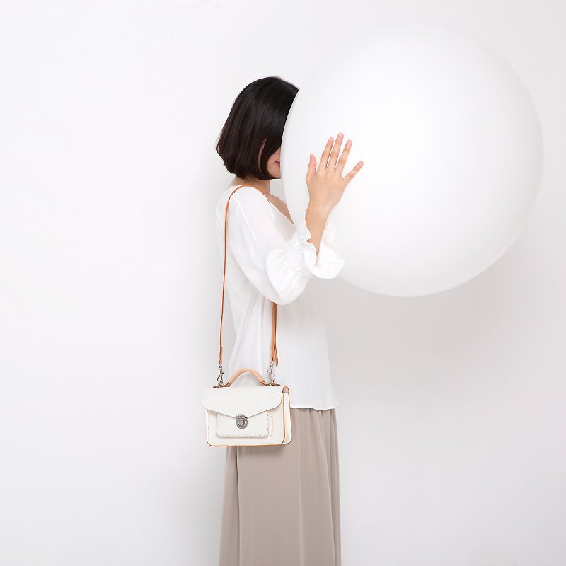 mini Handbag leather - กระเป๋าแมสเซนเจอร์ - หนังแท้ ขาว