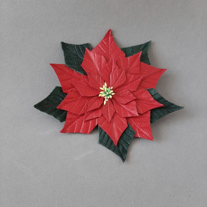 皮革胸針 Red leather brooch poinsettia for her Leather women's jewelry - 胸針 - 真皮 紅色