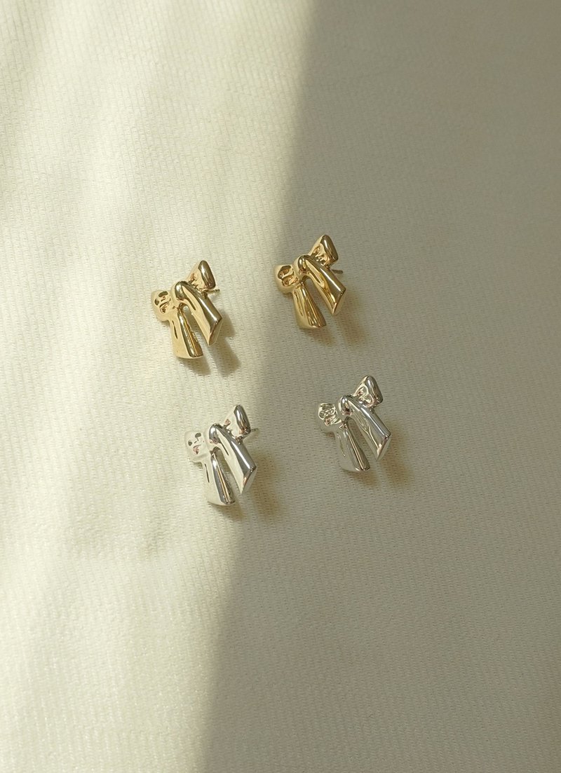 (925 Sterling Silver) Ribbon Earrings - ต่างหู - เงินแท้ สีเงิน