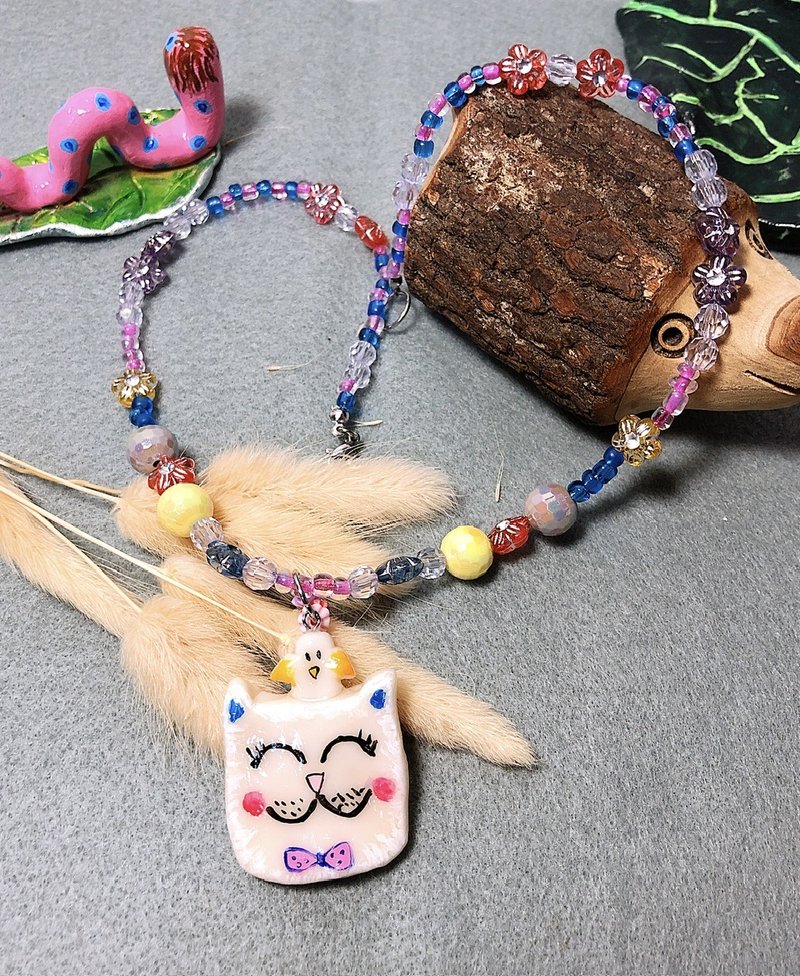 笑笑貓與小鳥 手作黏土項鍊 陶土 手繪捏製 鋼絲線不銹鋼釦 串珠 - 項鍊 - 黏土 白色