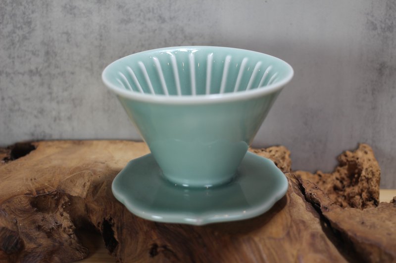 【送禮好物】青瓷 50度角 自然釉咖啡濾杯 鶯歌燒 台灣綠工藝 - 咖啡壺/手沖壺 - 瓷 