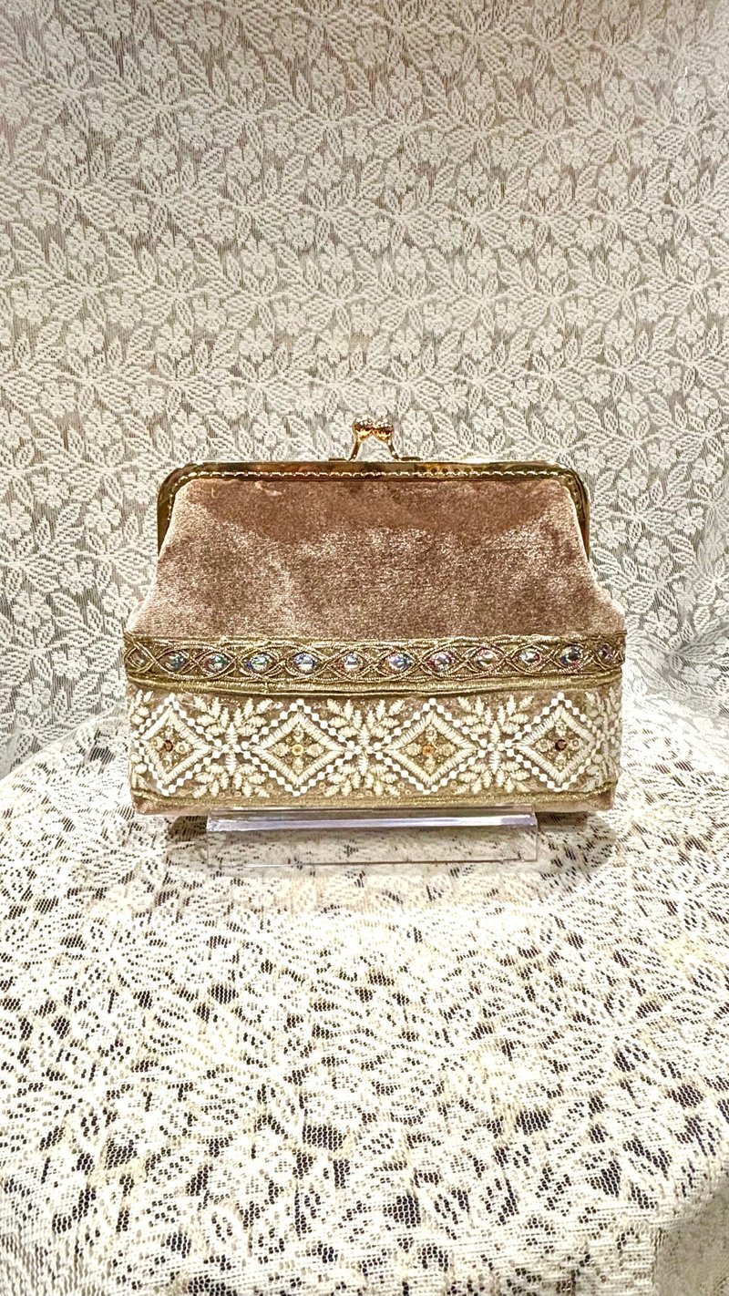 MBC 人手製 18cm方形口金 絲絨刺繡帶 炭啡色 - 側背包/斜背包 - 棉．麻 咖啡色