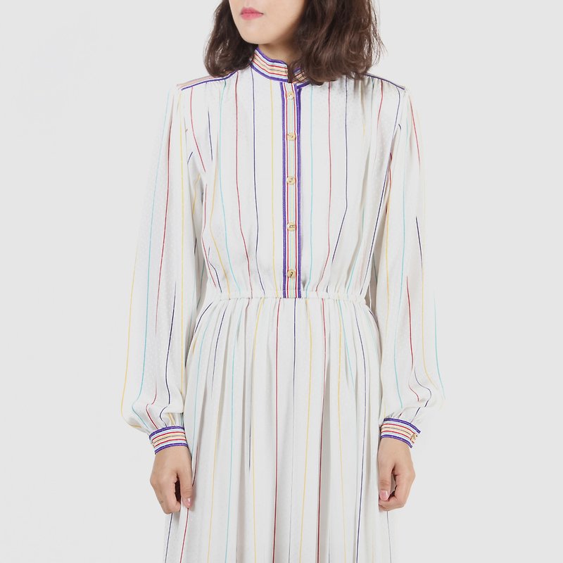 [Egg Plant Vintage] White Light Rainbow Print Vintage Dress - ชุดเดรส - เส้นใยสังเคราะห์ ขาว