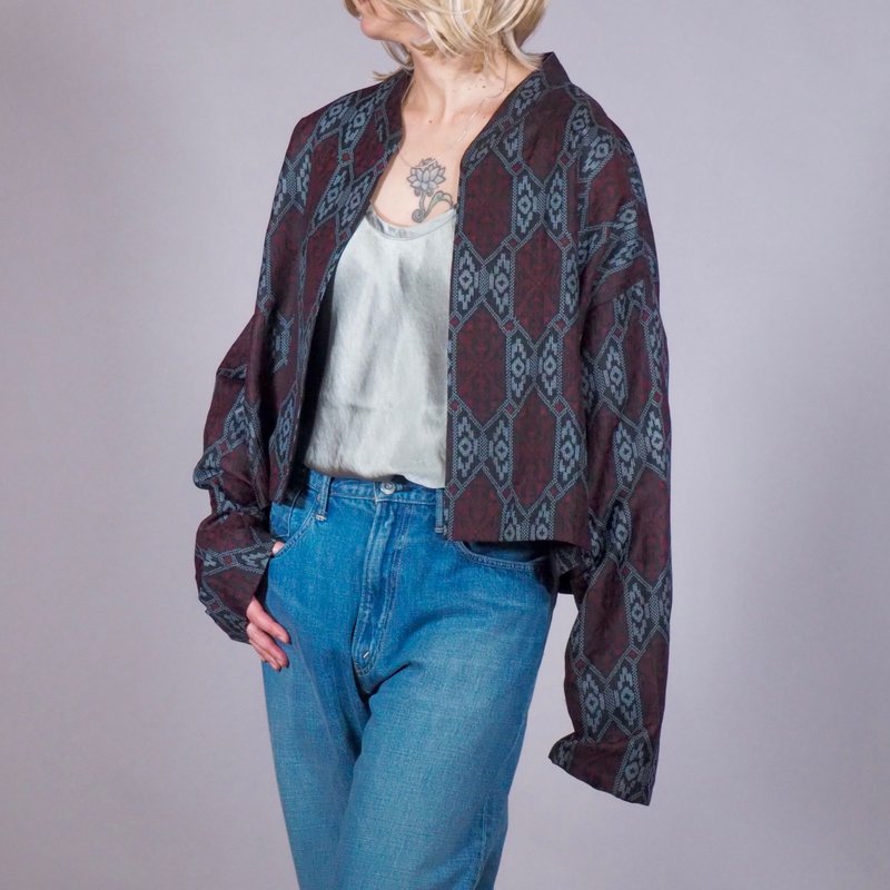 【日本製】exrtra long sleeve Kimono shirt, crop jacket, auspicious pattern, gift - Women's Shirts - Silk Multicolor