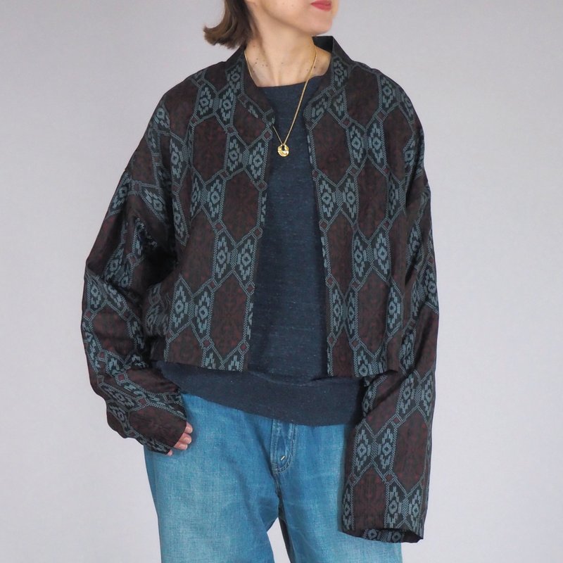 【日本製】exrtra long sleeve Kimono shirt, crop jacket, auspicious pattern, gift - Women's Shirts - Silk Multicolor