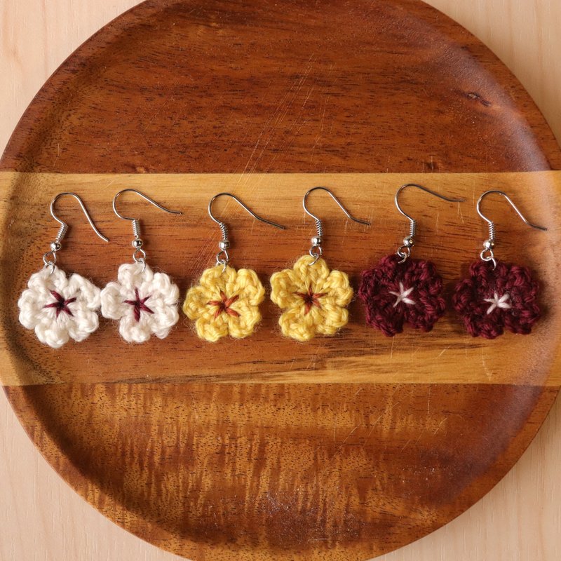 Crochet sakura earring - ต่างหู - ขนแกะ หลากหลายสี
