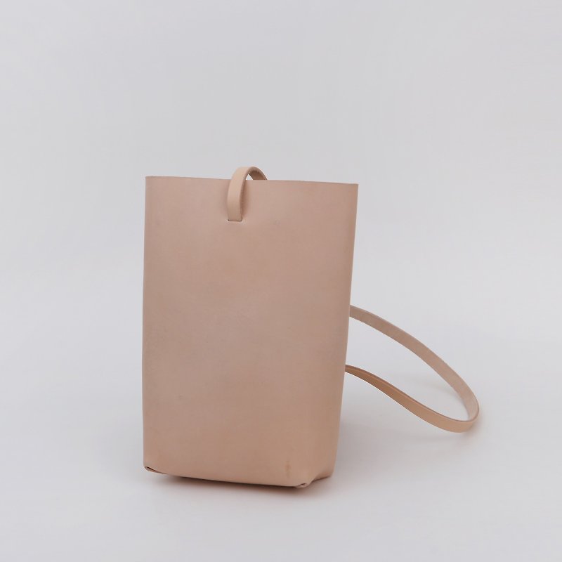 Handmade vegetable tanned leather shoulder bag with a simple simple tote diagonal cross toddler women - กระเป๋าแมสเซนเจอร์ - หนังแท้ 