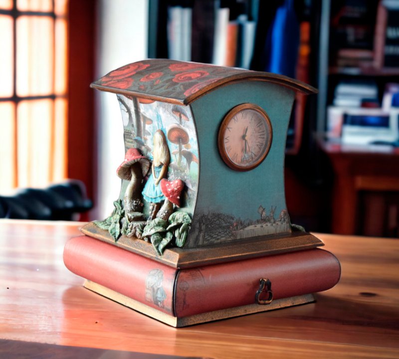 愛麗絲夢遊仙境珠寶盒桌鐘珠寶收納盒紅心皇后 - 時鐘/鬧鐘 - 木頭 多色