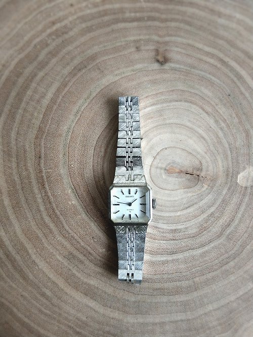 SEIKO Seiko Vintage Square Style Antique Female Watch Hand Chain Clockwork  - Shop Calvin Lai Women's Watches - Pinkoi