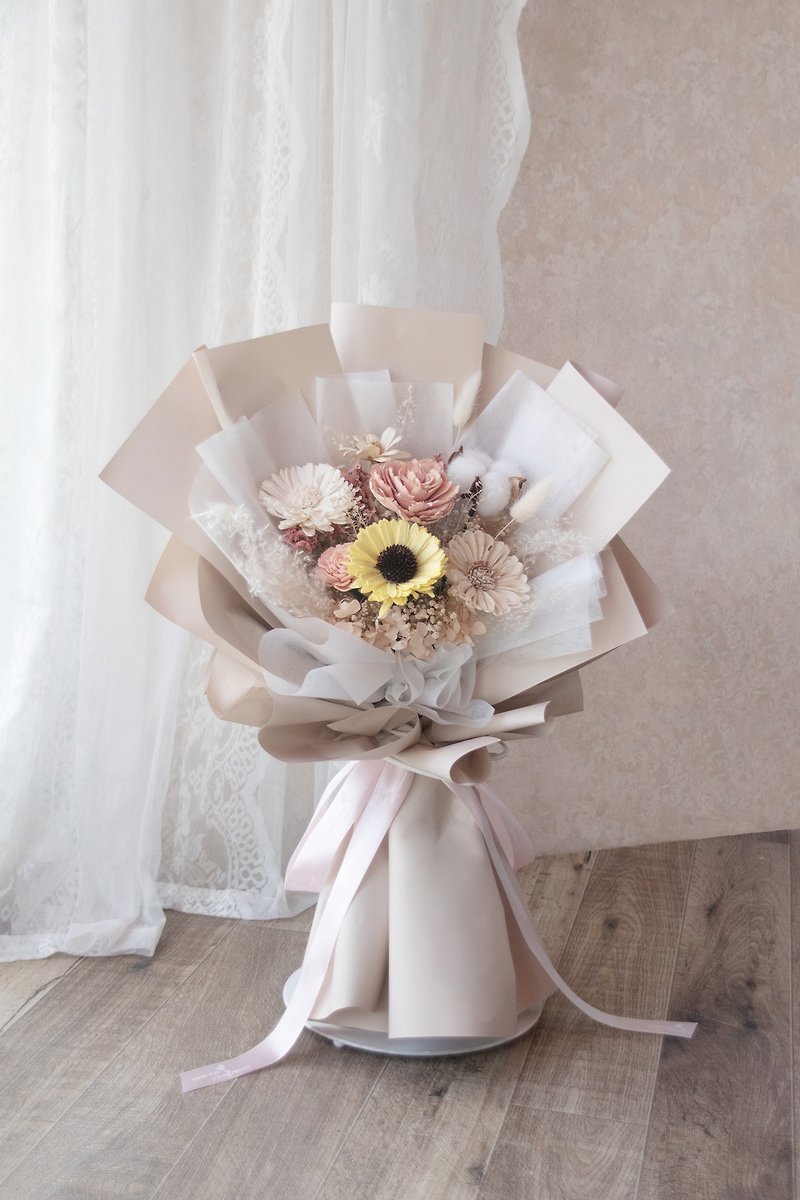 Simple fresh and gentle style dry flower bouquet - Dried Flowers & Bouquets - Plants & Flowers White