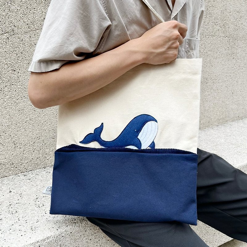 [Pattern is not printing] Whale swimming, canvas bag - กระเป๋าแมสเซนเจอร์ - ผ้าฝ้าย/ผ้าลินิน สีกากี