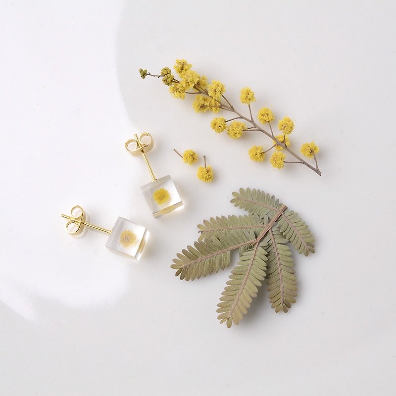 Mimosa stud earrings resin/ Stainless Steel/Japanese design - Earrings & Clip-ons - Resin Yellow