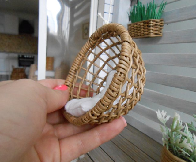 Basket w/ Handle Small - Dollhouse Miniature