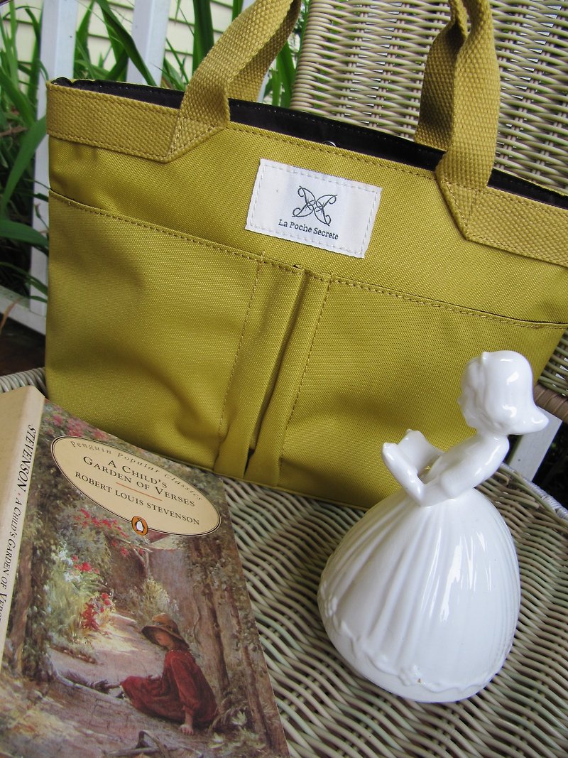 LaPoche Secrete: Exchanging Gifts _ Elegant Pouch Bag _ Mustard Yellow - กระเป๋าเครื่องสำอาง - วัสดุกันนำ้ สีส้ม