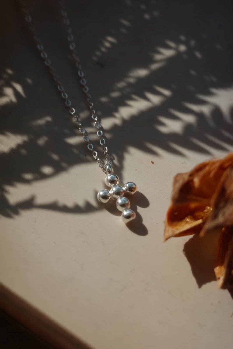 球球十字架項鍊 - 項鍊 - 其他金屬 銀色