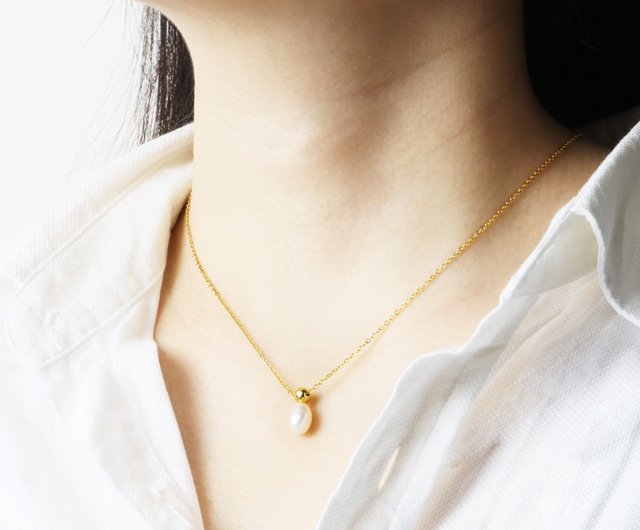 Xinai フレグランス エッセンシャル オイル ネックレス ギフト ボックス 18K パール スタイル X サイプレス ローズウッド ピュア  エッセンシャル オイル ディフューザー ネックレス - ショップ scentmues ネックレス - Pinkoi