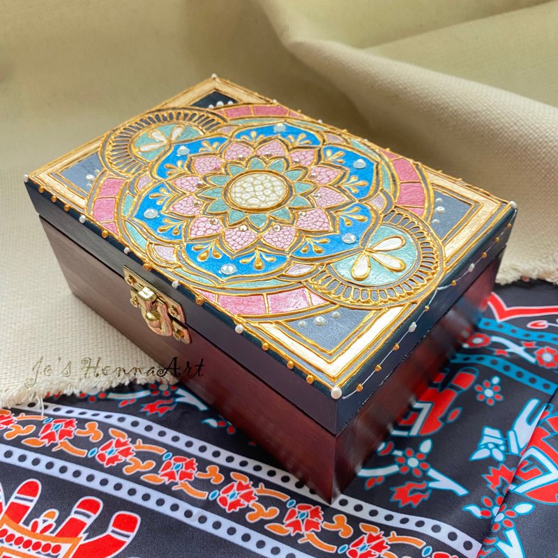 Hand Painted Swarovski Rhinestone Wooden Box - กล่องเก็บของ - ไม้ สีนำ้ตาล