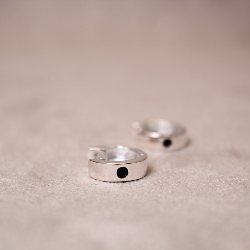 【SWS飾品】圓點鋯石圓圈耳環 。純銀耳環、易扣耳環耳扣 - 耳環/耳夾/耳骨夾 - 純銀 銀色