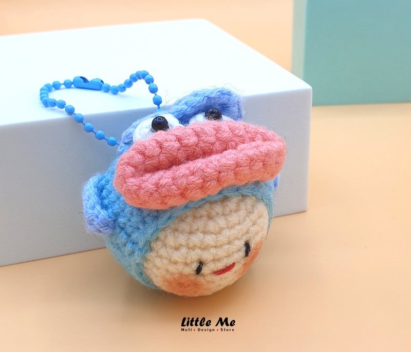 Baby mochi in hangyodon costume bag charm keychain Crochet handicraft - ที่ห้อยกุญแจ - ผ้าฝ้าย/ผ้าลินิน สีน้ำเงิน