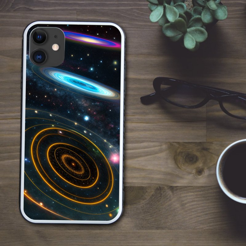 美しい円を描く神秘的で色鮮やかな宇宙 スマホケース【強化ガラス仕上げ】iPhone16 対応 - スマホケース・カバー - プラスチック 多色