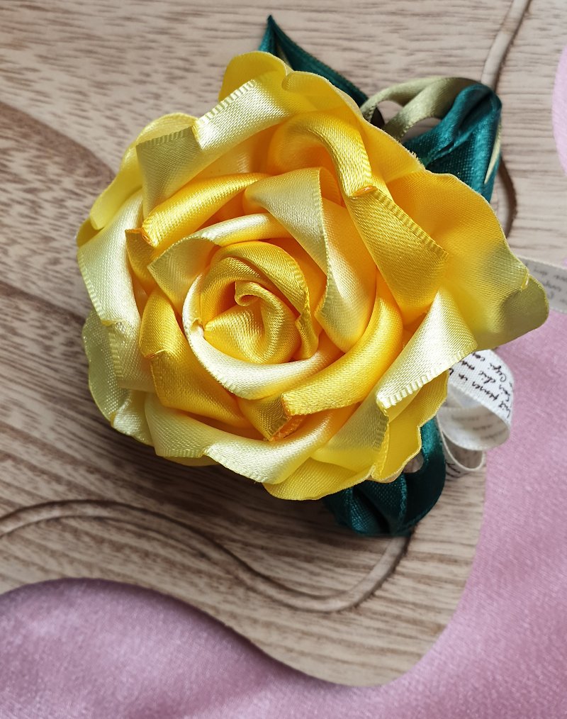 [Customized gift] [Christmas gift box] exquisite hand-made/yellow rose-shaped hair accessories - เครื่องประดับผม - เส้นใยสังเคราะห์ สีเหลือง