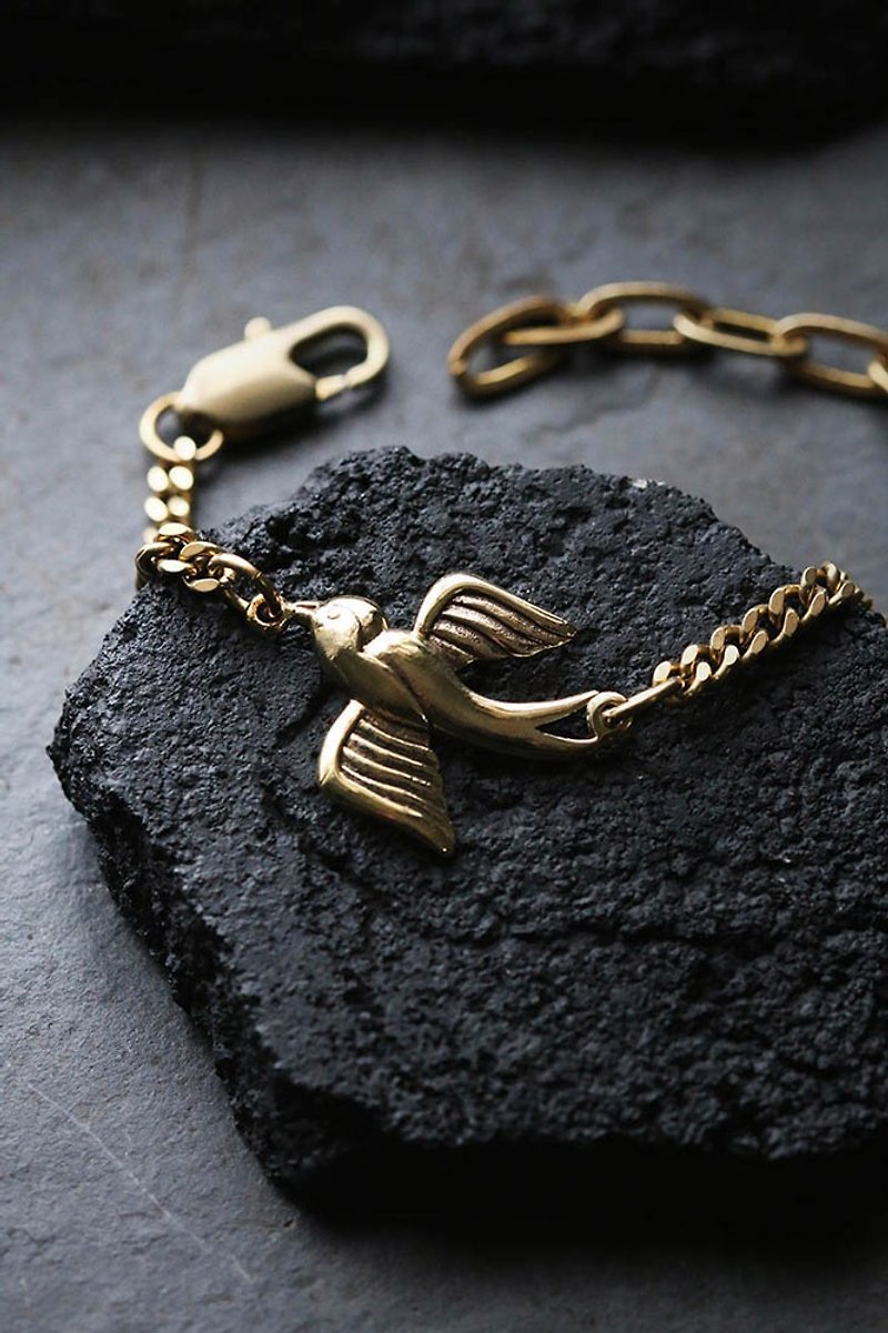 Swallow Charm Bracelet with claw claps. - Bracelets - Other Metals Gold