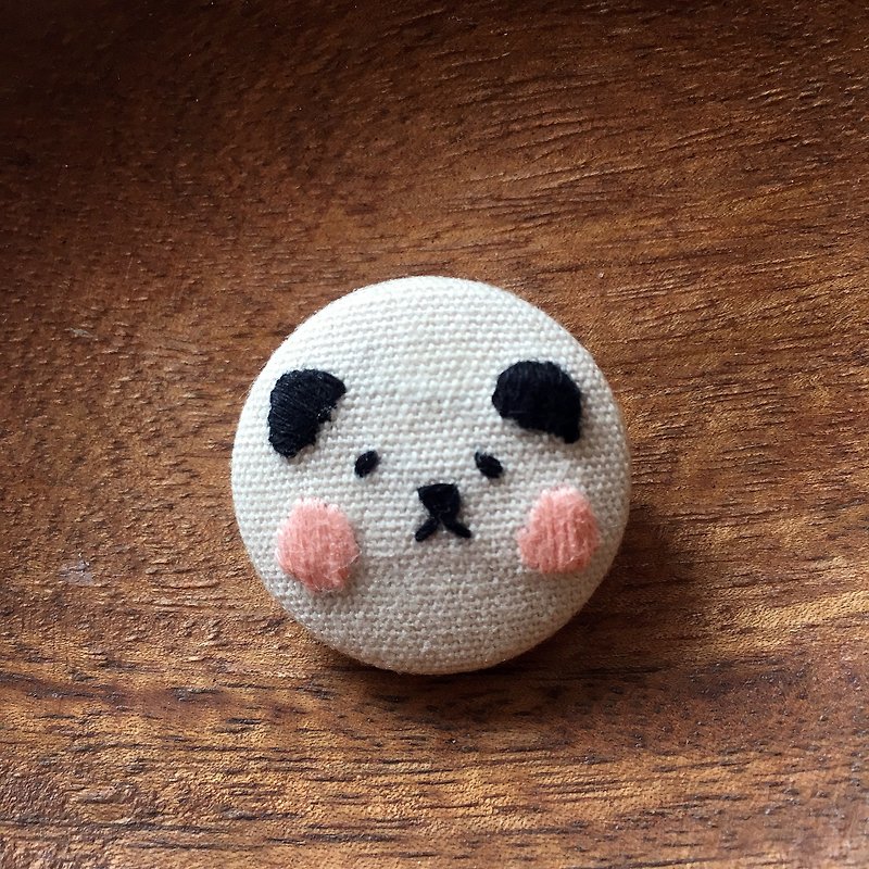 Hand-embroidered badge Panda - เข็มกลัด/พิน - ผ้าฝ้าย/ผ้าลินิน ขาว