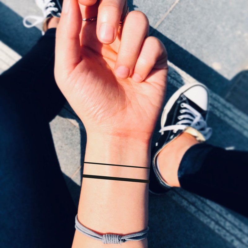 A Thin Line Temporary Tattoo Sticker (Set of 2) - OhMyTat - สติ๊กเกอร์แทททู - กระดาษ สีดำ