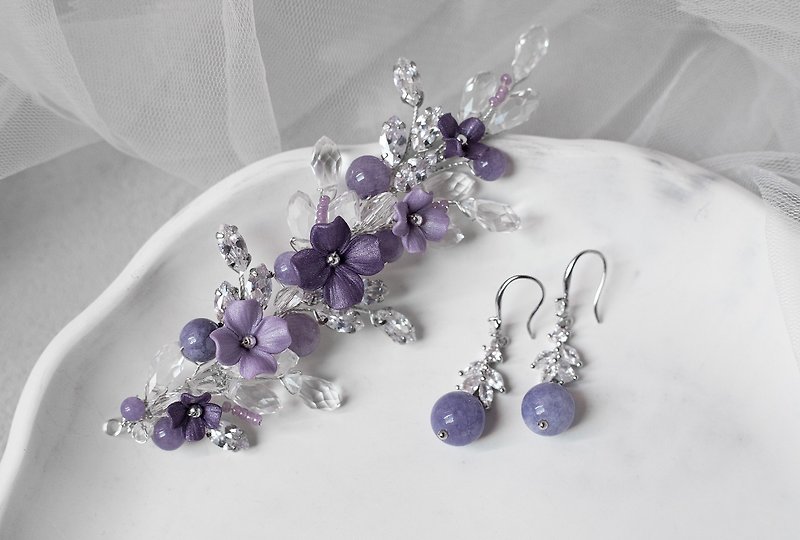 Purple floral hair piece and earrings for bride, Flower bridal hairclip - เครื่องประดับผม - ดินเหนียว สีม่วง