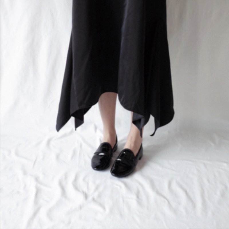 不規則裙擺洋裝 質感黑 - 洋裝/連身裙 - 聚酯纖維 黑色