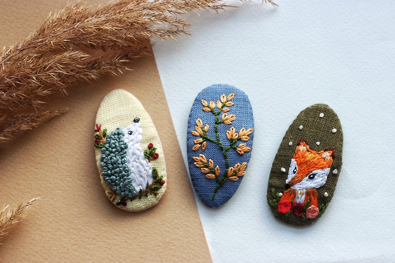 Linen snap clips, forest barrette, hedgehog and fox hair clips, embroidered hair - Baby Accessories - Other Materials 