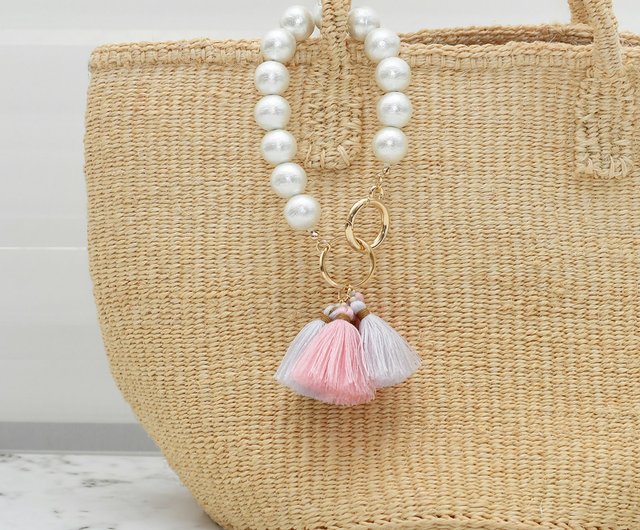 SOLD◆ ハンドメイド タッセル バッグ チャーム ピンク 猫 月 革タグ 糸 SOLD◇ ハンドメイド タッセル バッグ チャーム ピンク 猫 月 革