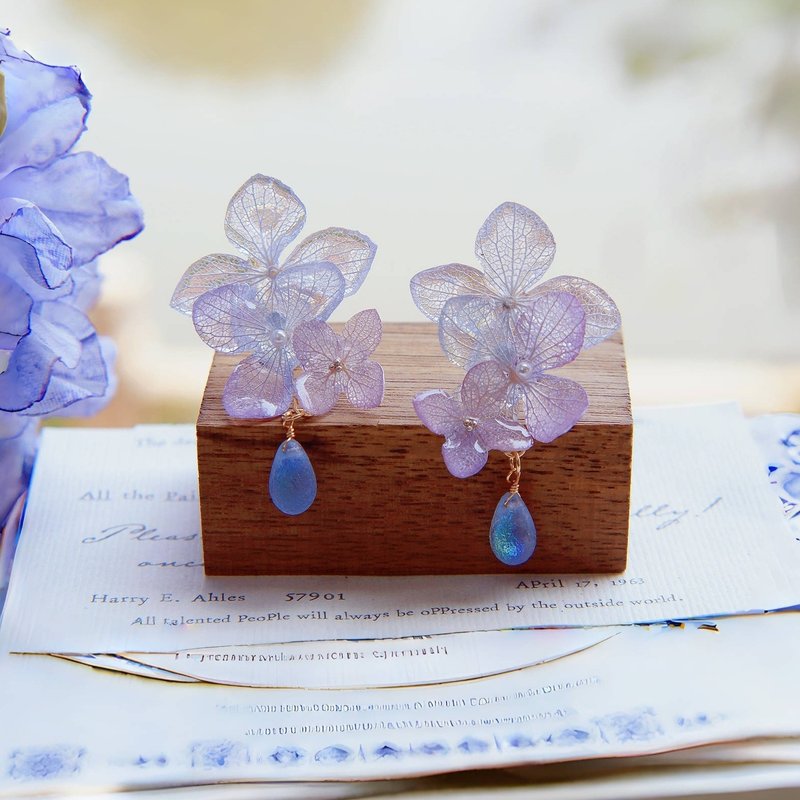 葵子手作 紫曼螢夢 無盡夏藍紫漸變繡球花水滴925銀耳釘 耳骨夾 - 耳環/耳夾/耳骨夾 - 植物．花 紫色