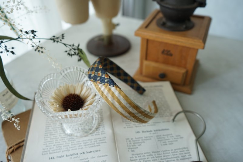 Antique tie transformed into handmade hairband - Burberrys classic British plaid splicing horizontal stripes - narrow version - Headbands - Silk Gold