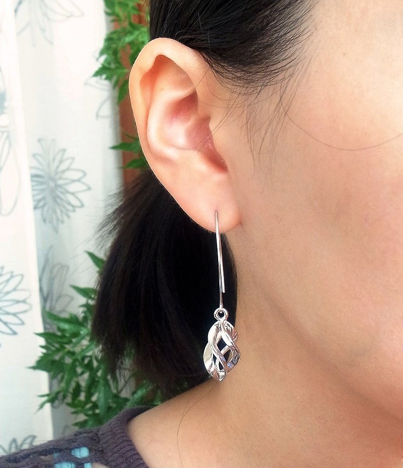 Streamline rotating drop earrings 925 sterling silver - ต่างหู - เงินแท้ สีเงิน