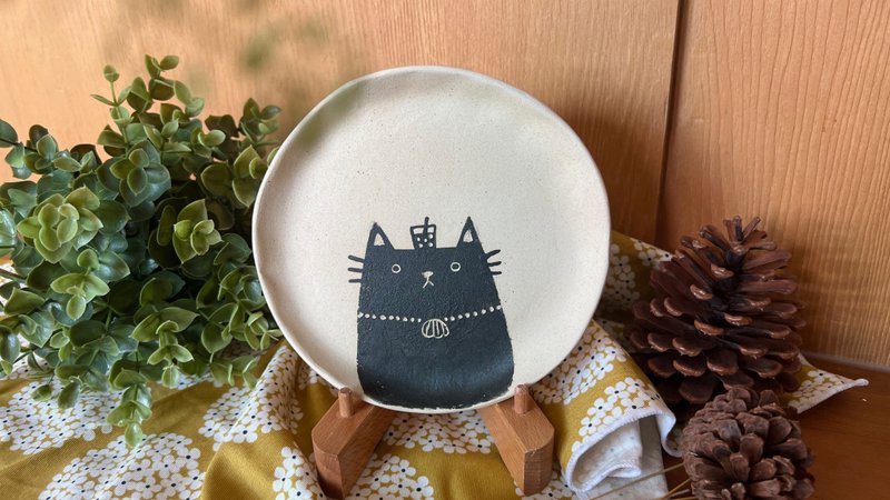 Handmade cat plate – white milk cat plate - จานและถาด - ดินเผา ขาว