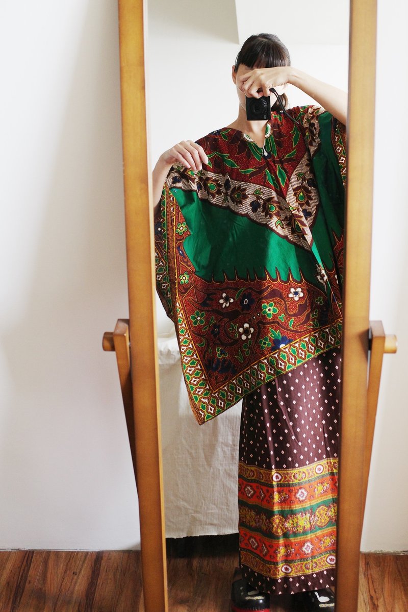 Vintage Batik Totem Hippie Butterfly Sleeve Fit Top - เสื้อผู้หญิง - ผ้าฝ้าย/ผ้าลินิน 