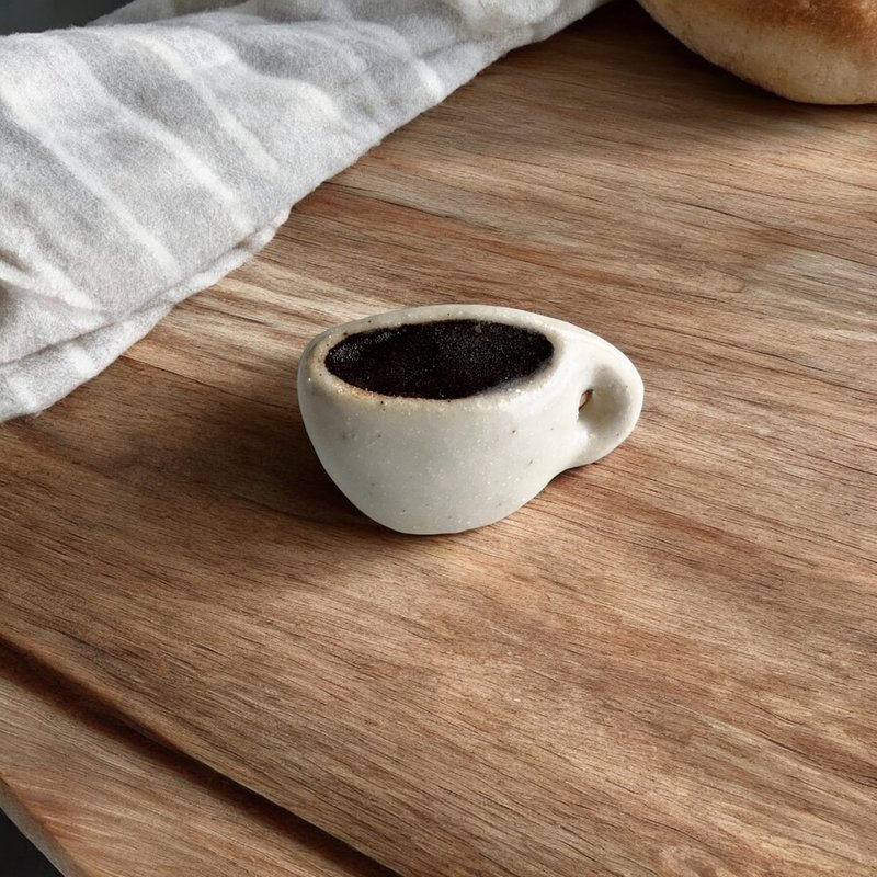 ピンブローチ コーヒータイム - 胸針 - 陶 白色