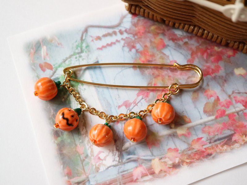 Ghost Pumpkin Brooch Orange Halloween Halloween Haunted Vegetables Gourd Autumn Peruvian Beads Different Colors Cute Shaking Stole Pins Shoal Pins - Brooches - Glass Orange