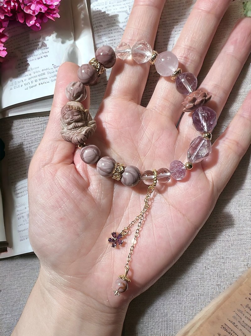 Alxa agate Guanyin carving to ward off evil spirits and increase wisdom bracelet hand bead design Mother's Day gift - Bracelets - Crystal 