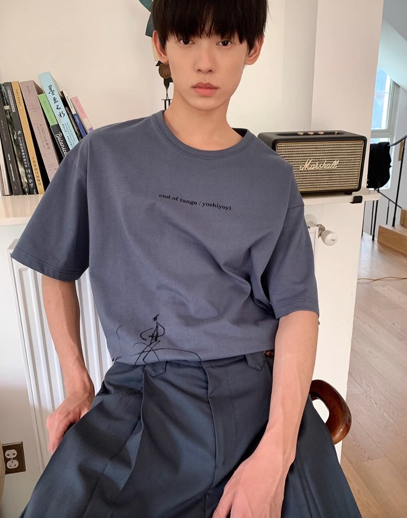 日系復古 字母印花圓領短袖T恤 - 男 T 恤 - 其他材質 藍色