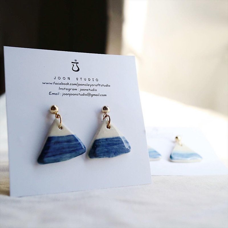 Deep blue Fuji earring - 耳環/耳夾 - 瓷 