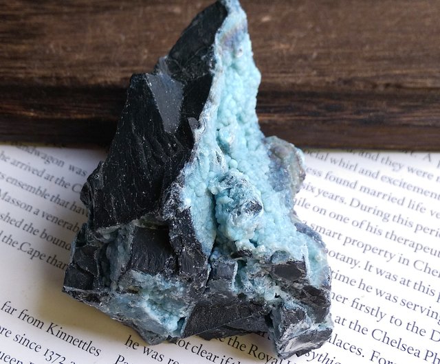 ギブサイト 天然石 ギブサイト カルサイト共生 原石 台座付き⭐️1470