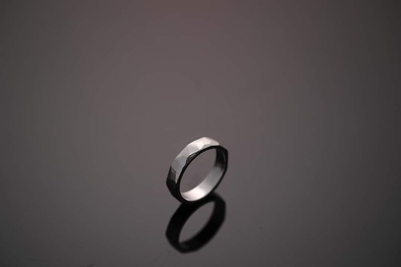 菱格紋銀戒 (可雷射刻字) - 戒指 - 純銀 銀色