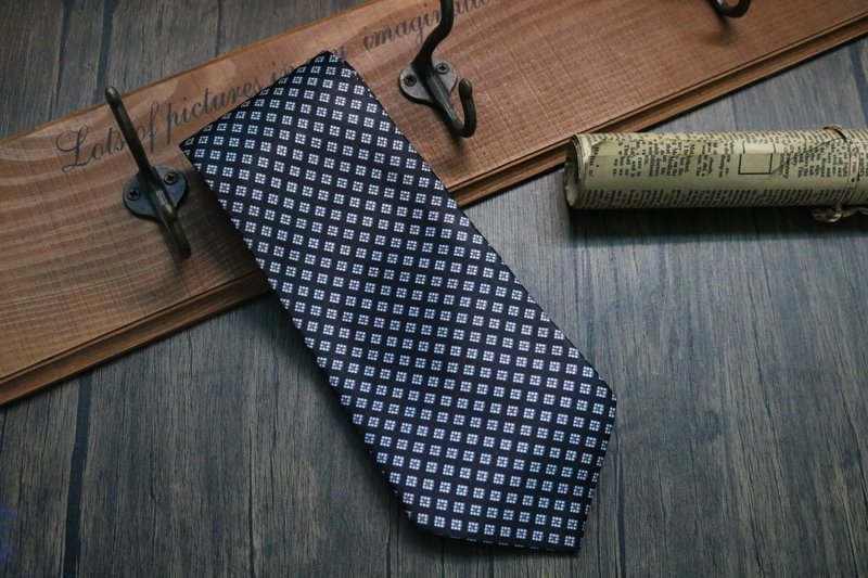 黑色菱形格紋低調領帶/型男窄版休閒雅痞necktie - 領帶/領帶夾 - 絲．絹 黑色
