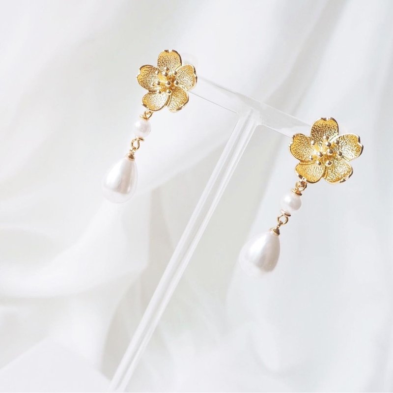 Bridal Earring Bridal Clip-On Birthday Gift Elegant Earring Clip-On Customization - ต่างหู - โลหะ ขาว
