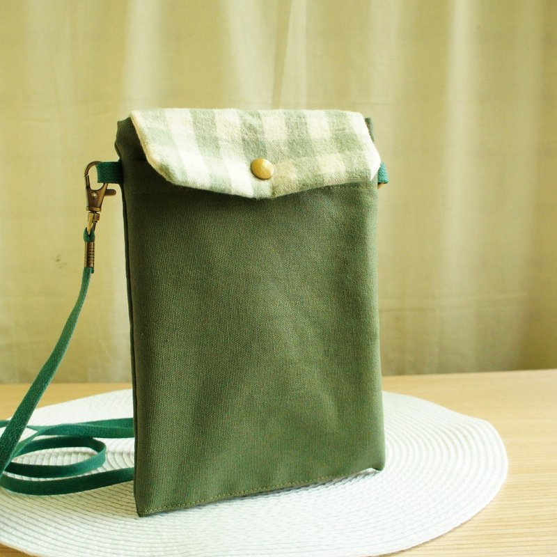 Lovely washable [plaid green canvas mobile phone bag anti-epidemic bag] is water-repellent (not including shooting props E - เคส/ซองมือถือ - ผ้าฝ้าย/ผ้าลินิน สีเขียว