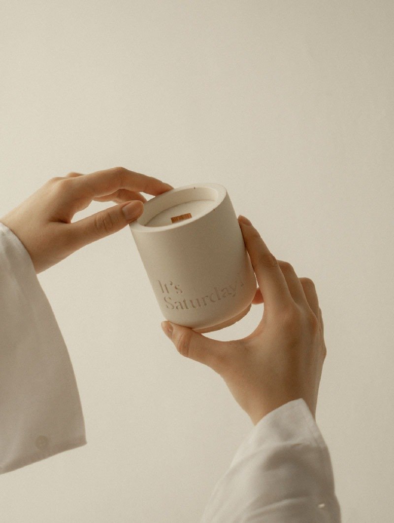 It's Saturday Wooden Frankincense Handmade Cement Cup Soy Candle No.018 Silent Dunes - น้ำหอม - ปูน ขาว