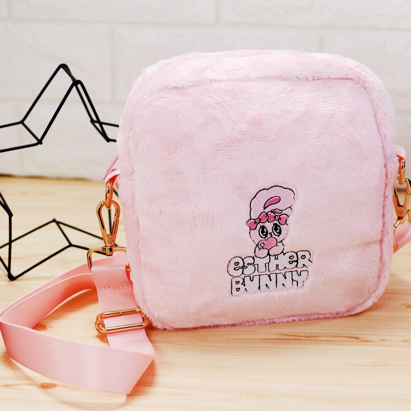 [Esther Bunny] Plush side backpack, small square bag, crossbody bag, biscuit bag - กระเป๋าแมสเซนเจอร์ - เส้นใยสังเคราะห์ สึชมพู